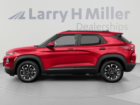 Used 2022 Chevrolet TrailBlazer LT w/ Driver Confidence Package AWD/4WD image 3