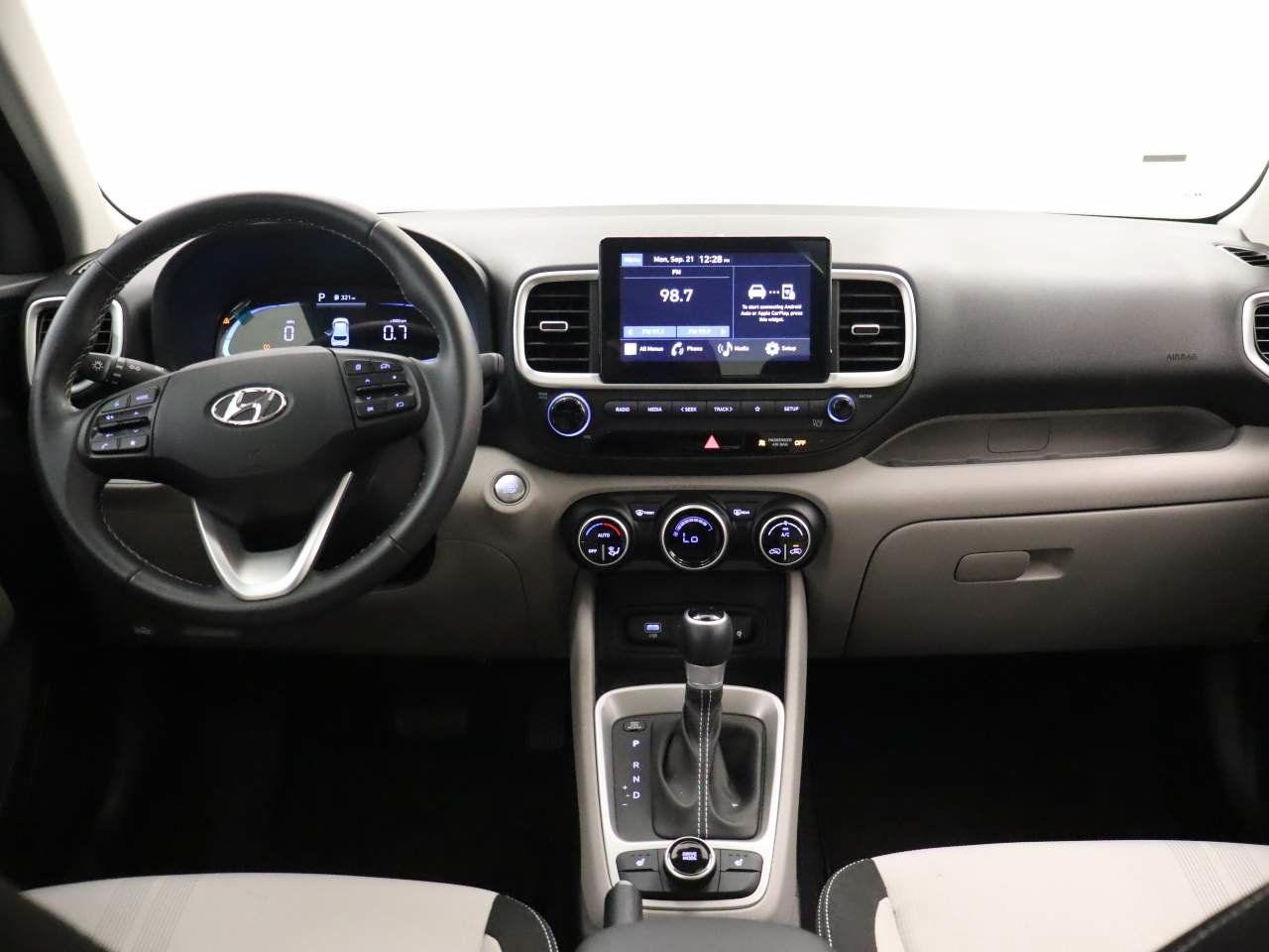 Used 2026 Hyundai Venue SEL FWD image 13