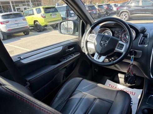 Used 2018 Dodge Grand Caravan GT image 32
