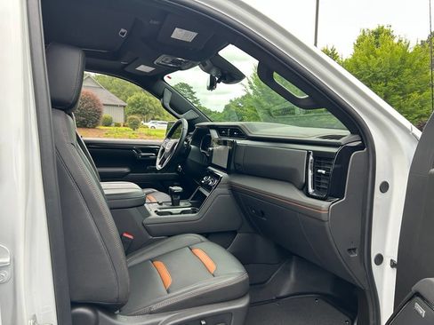 Used 2025 GMC Sierra 1500 AT4 w/ AT4 Premium Package AWD/4WD image 47