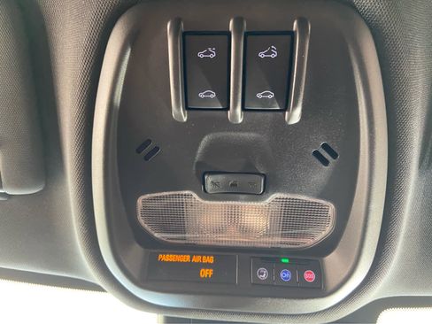 Used 2024 Chevrolet Trax RS w/ Sunroof Package image 34