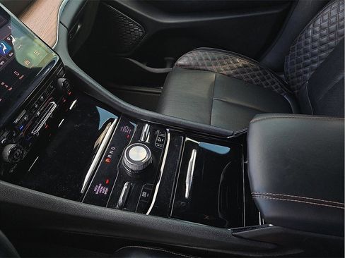 Used 2021 Jeep Grand Cherokee L Summit w/ Luxury Tech Group V image 20