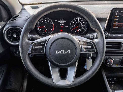 Used 2022 Kia Forte LXS image 11