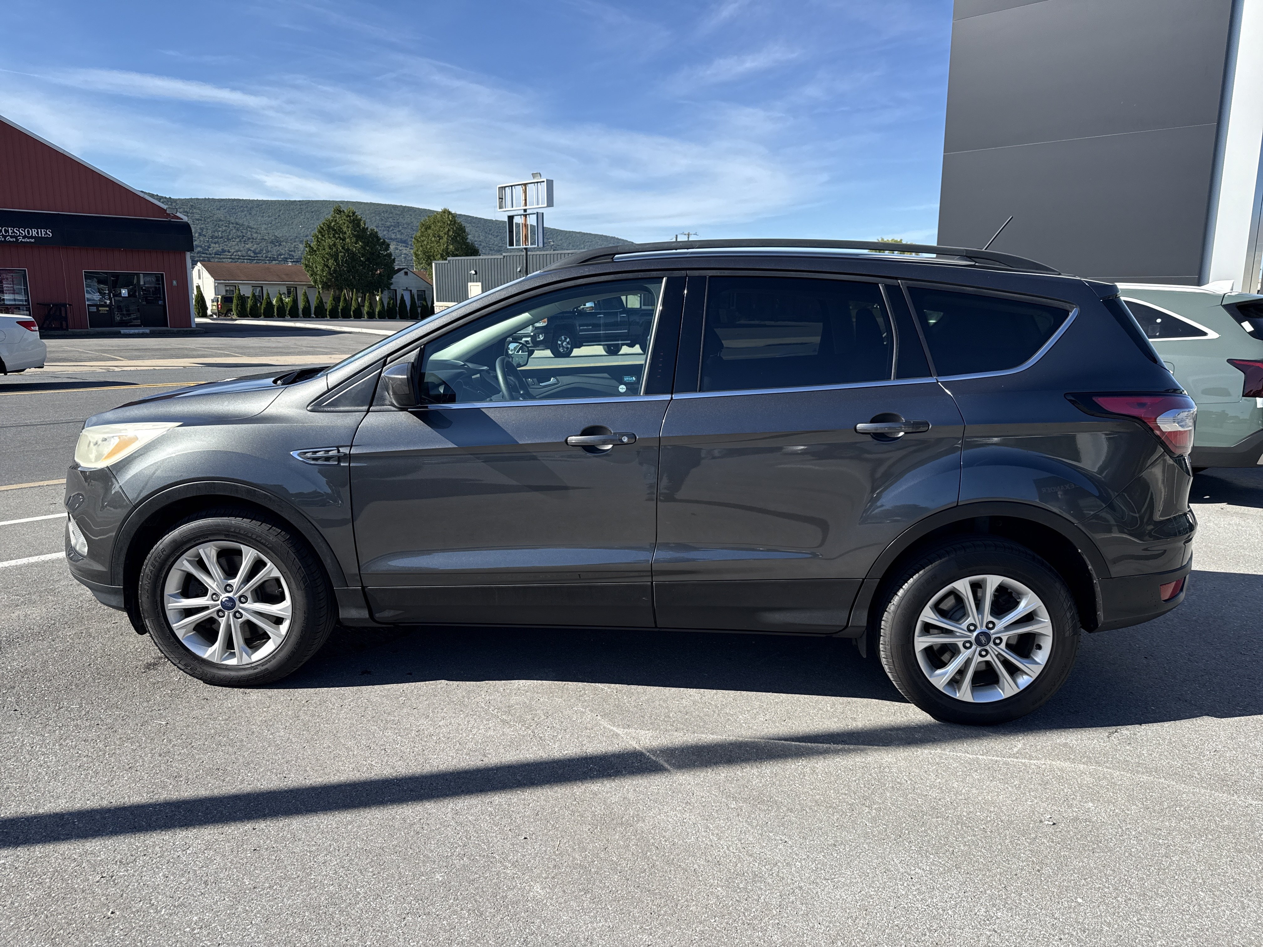 Used 2018 Ford Escape SE w/ Ford Safe & Smart Package AWD/4WD image 7
