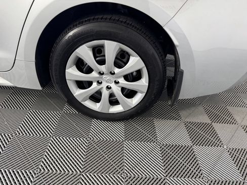 Used 2025 Toyota Corolla LE FWD image 12