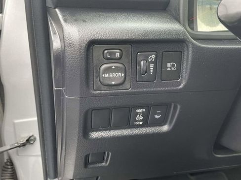 Used 2022 Toyota 4Runner SR5 Premium AWD/4WD image 17