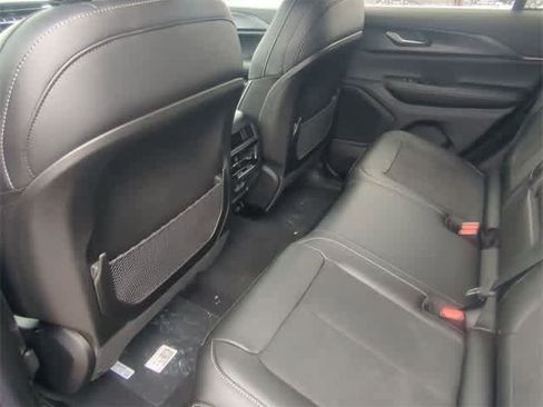 New 2025 Jeep Grand Cherokee Laredo image 18