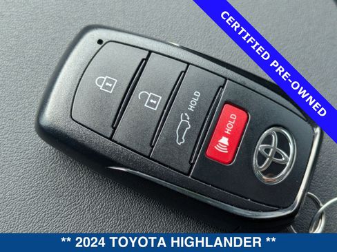 Used 2024 Toyota Highlander Platinum FWD image 38