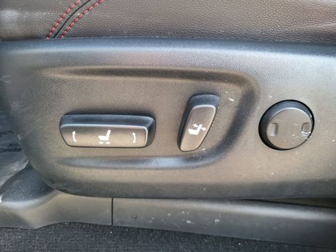 Used 2018 Toyota 4Runner TRD Off-Road Premium image 12