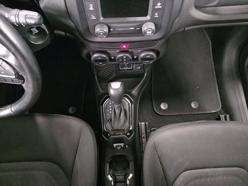 Used 2017 Jeep Renegade Altitude image 16