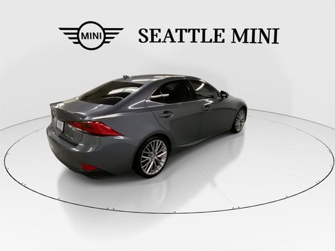 Used 2017 Lexus IS 300 AWD image 11