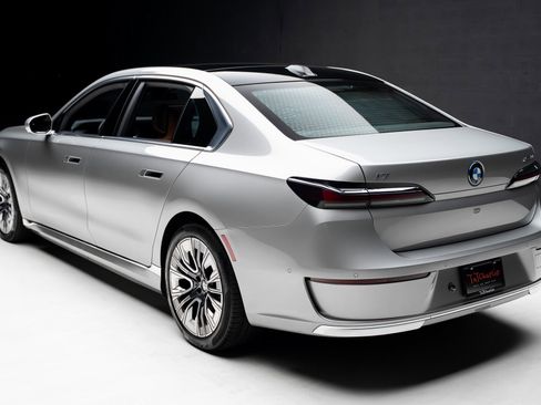 Used 2023 BMW i7 xDrive60 image 23