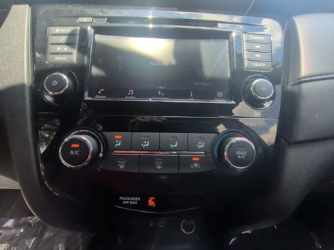 Used 2018 Nissan Rogue S FWD image 19