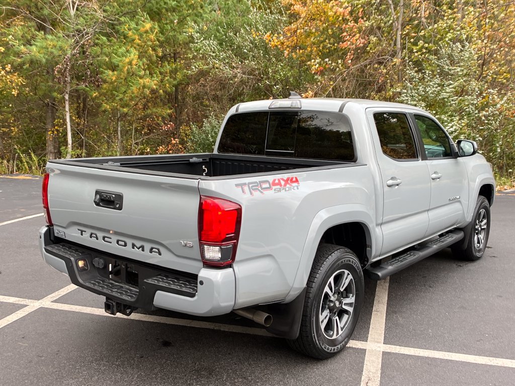 Used 2019 Toyota Tacoma TRD Sport w/ Technology Package AWD/4WD image 5