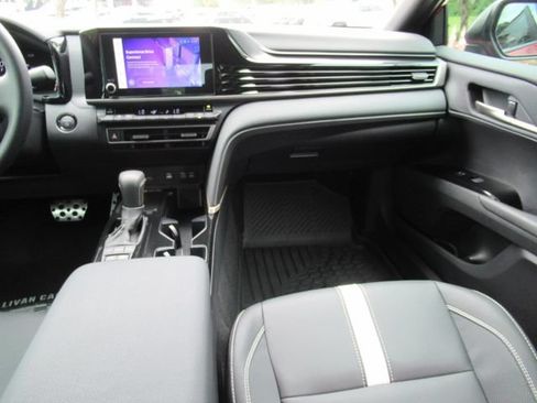 Used 2026 Toyota Camry Hybrid FWD image 13