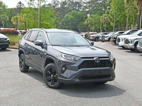 Used 2020 Toyota RAV4 XLE AWD/4WD image 7