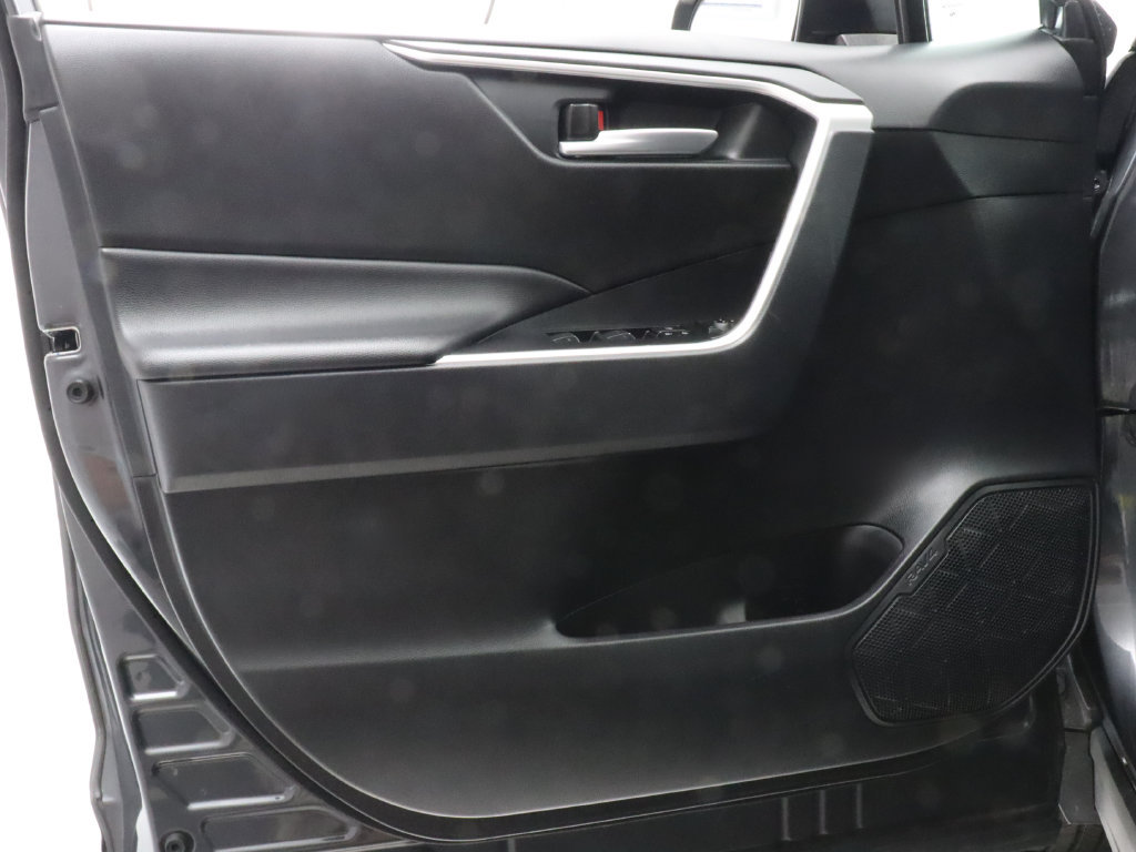 Used 2025 Toyota RAV4 XLE FWD image 31