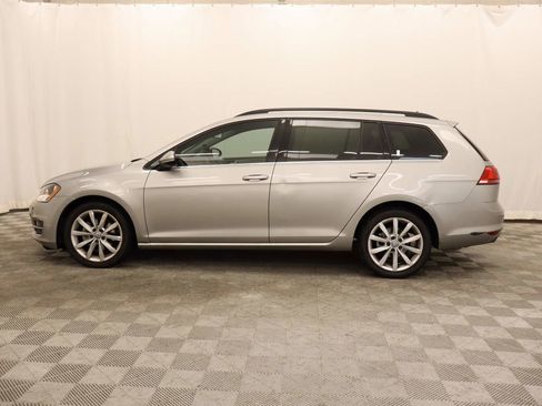 Used 2017 Volkswagen Golf SE FWD image 2