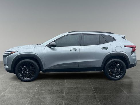 Used 2025 Chevrolet Trax ACTIV w/ Sunroof Package image 4