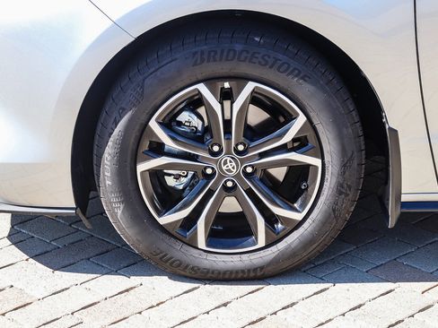 Used 2025 Toyota Sienna Platinum image 12