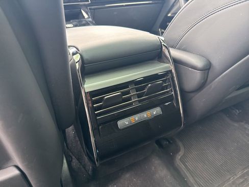 Used 2025 Land Rover Range Rover Sport SE AWD/4WD image 7