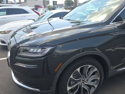 Used 2023 Lincoln Nautilus Reserve FWD image 3
