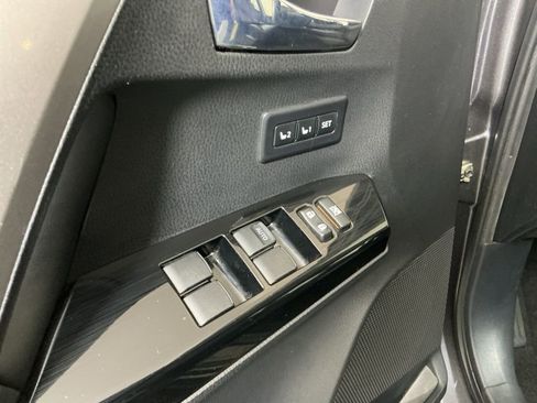 Used 2017 Toyota RAV4 Limited image 18