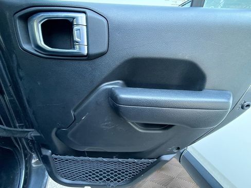 Used 2023 Jeep Wrangler Sport S image 31