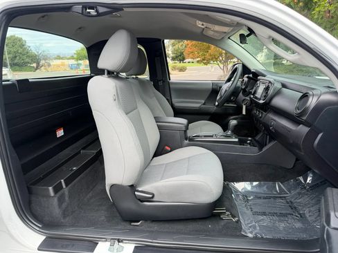 Used 2018 Toyota Tacoma SR RWD image 9
