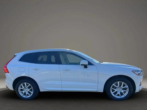 Used 2019 Volvo XC60 T5 Momentum w/ Premium Package AWD/4WD image 4