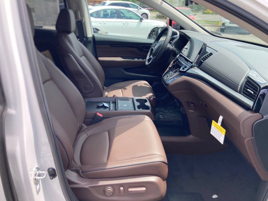 New 2026 Honda Odyssey Touring image 5
