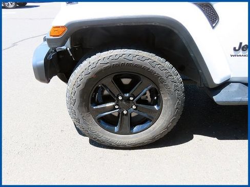 Used 2023 Jeep Wrangler Unlimited Sahara AWD/4WD image 4