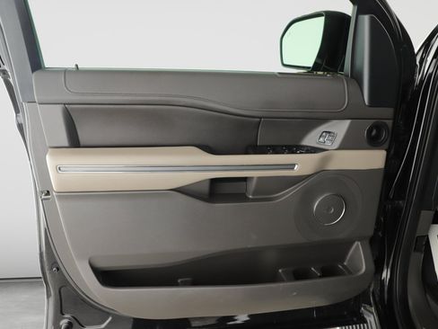 Used 2021 Ford Expedition XLT RWD image 8