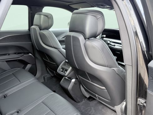 Used 2025 Cadillac Lyriq Luxury AWD/4WD image 39