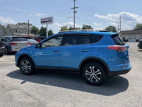 Used 2018 Toyota RAV4 LE AWD/4WD image 17