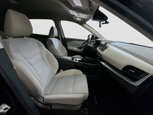 Used 2023 Nissan Rogue SV image 32