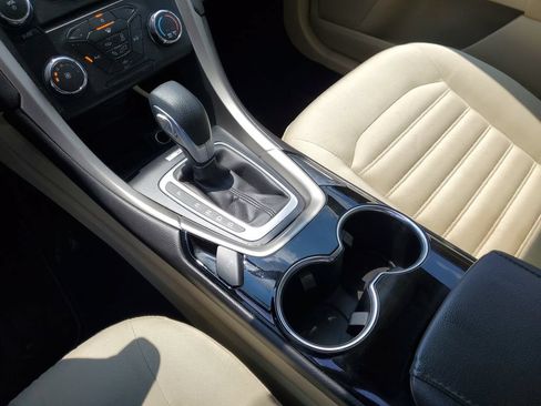 Used 2015 Ford Fusion SE FWD image 19