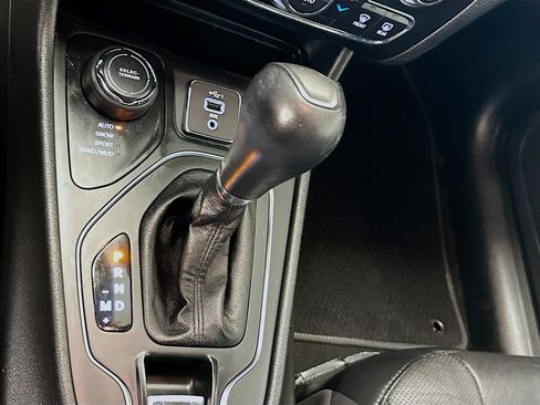 Used 2021 Jeep Cherokee Latitude Lux 80th Anniv w/ Quick Order Package 2YU 80th AWD/4WD image 25