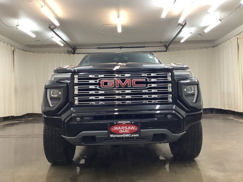 Used 2024 GMC Canyon Denali AWD/4WD image 11