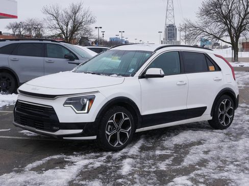 Certified 2023 Kia Niro EX Touring image 2