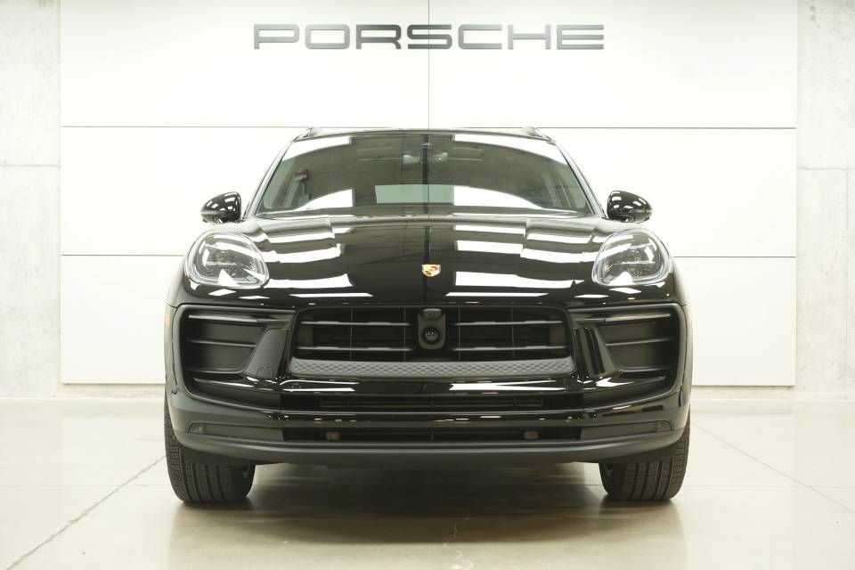 Certified 2026 Porsche Macan AWD/4WD image 11