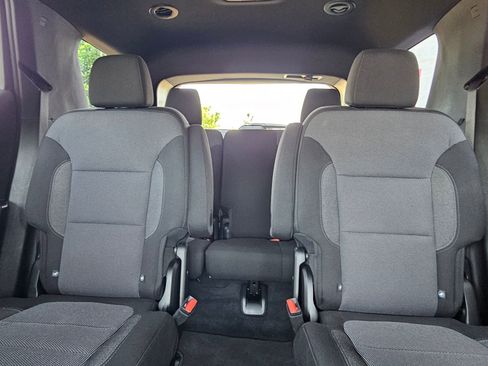 Used 2023 Chevrolet Traverse LT FWD image 25