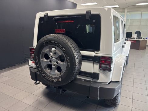 Used 2017 Jeep Wrangler Unlimited Sahara w/ Connectivity Group AWD/4WD image 4