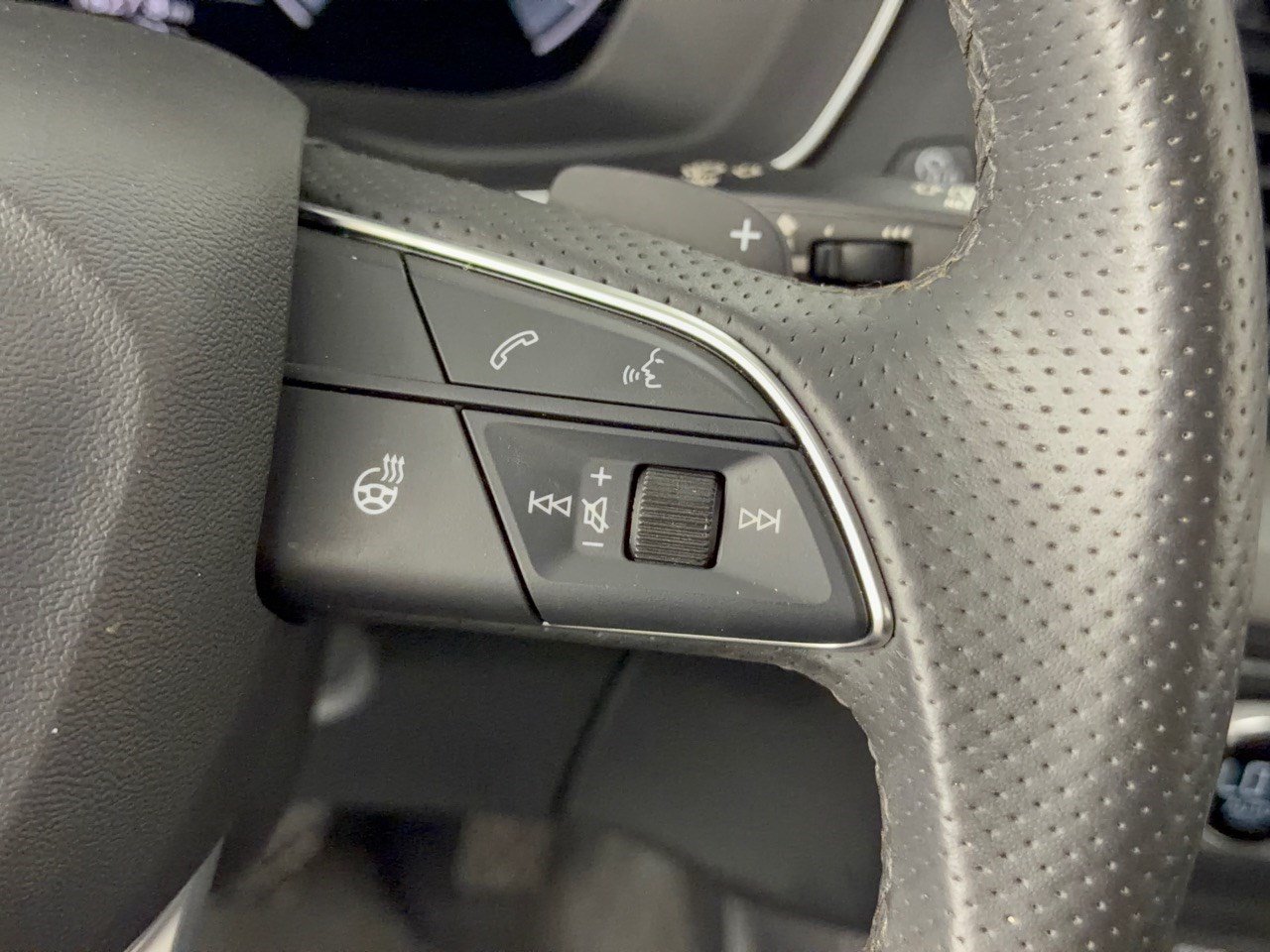 Used 2024 Audi Q5 e Premium Plus w/ Premium Plus Package AWD/4WD image 19