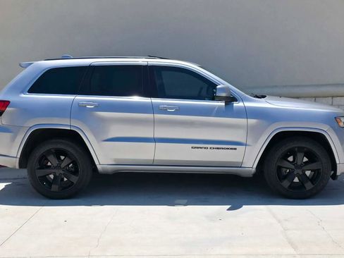 Used 2015 Jeep Grand Cherokee Altitude AWD/4WD image 2