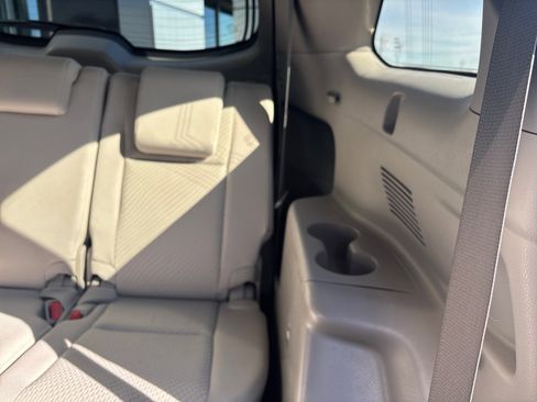 Used 2015 Toyota Highlander LE image 39