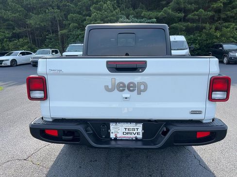 Used 2023 Jeep Gladiator Overland AWD/4WD image 6