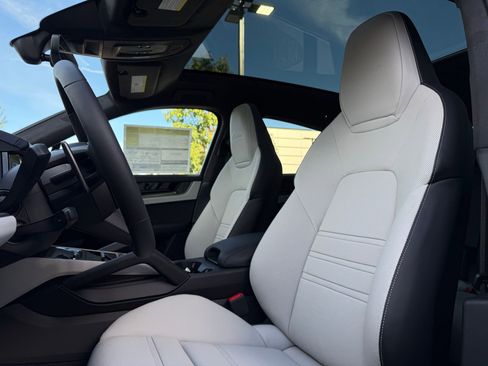New 2026 Porsche Cayenne Turbo AWD/4WD image 5