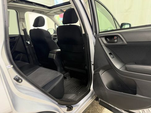 Used 2016 Subaru Forester 2.5i Premium w/ All-Weather Package AWD/4WD image 29