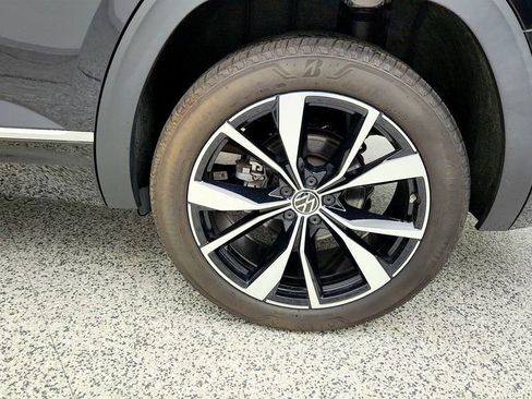 Used 2024 Volkswagen Atlas SEL Premium R-Line AWD/4WD image 9